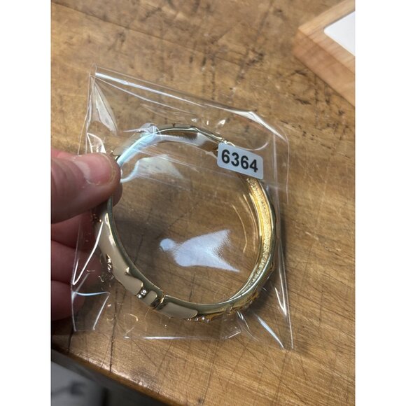 Joan Boyce signed Vintage  Gold-Tone & Cream Enamel Hinged Bangle With Rhineston - Picture 4 of 13